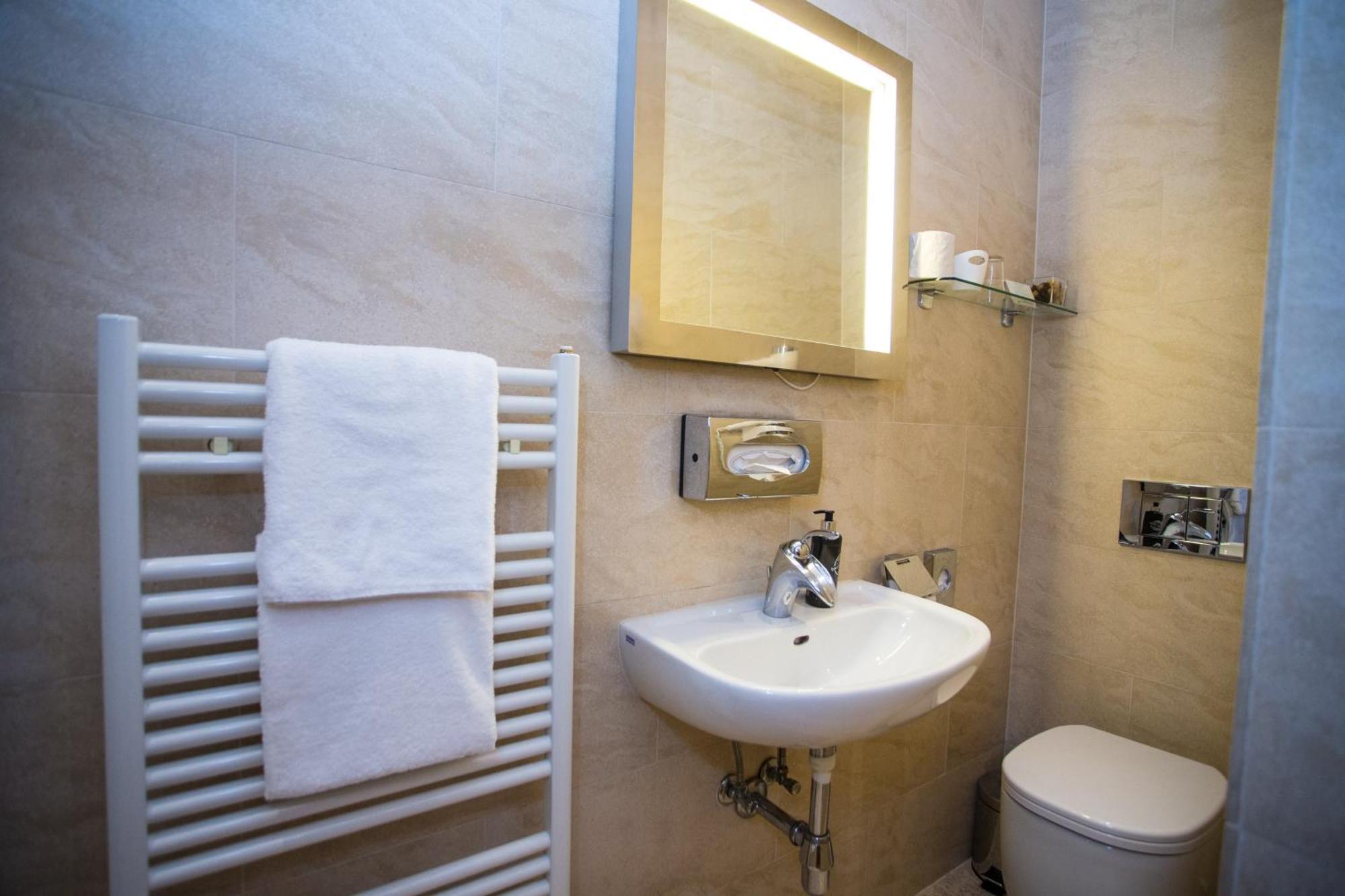 Opera Am Operneck Self Check In Apartment เวียนนา ภายนอก รูปภาพ